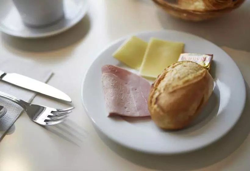 Отель Restaurant Isidore Nice Ouest