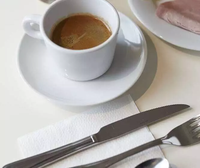 Отель Restaurant Isidore Nice Ouest