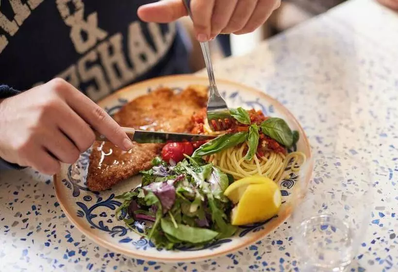 Отель Restaurant Isidore Nice Ouest