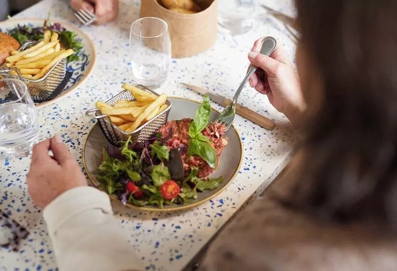 Отель Restaurant Isidore Nice Ouest