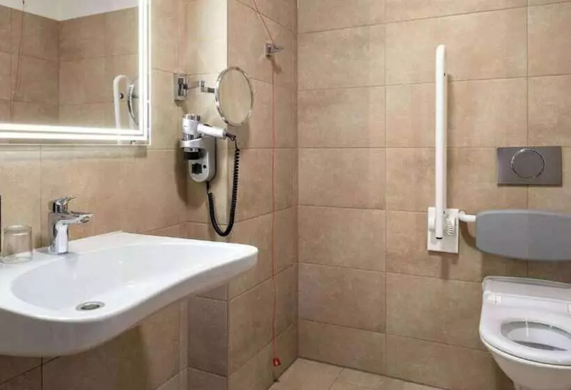 Hotelli Amedia Express Graz Airport, Trademark Collection By Wyndham