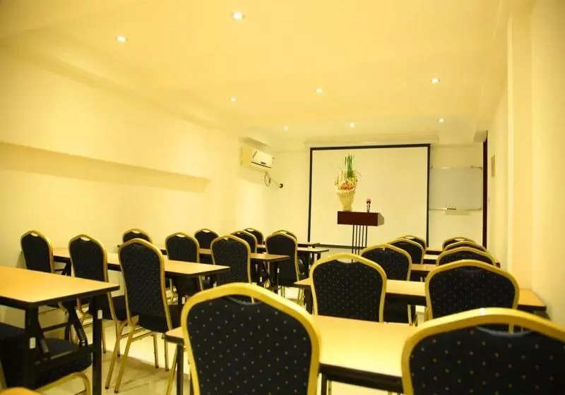 Hotelli Greentree Inn Nanchang East Beijing Road Nanchang University Express