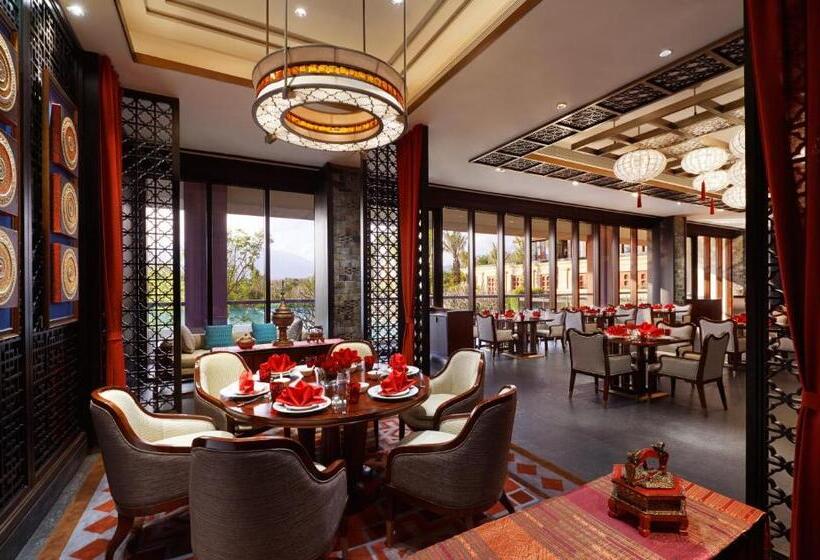 Отель Wanda Vista Resort Xishuangbanna