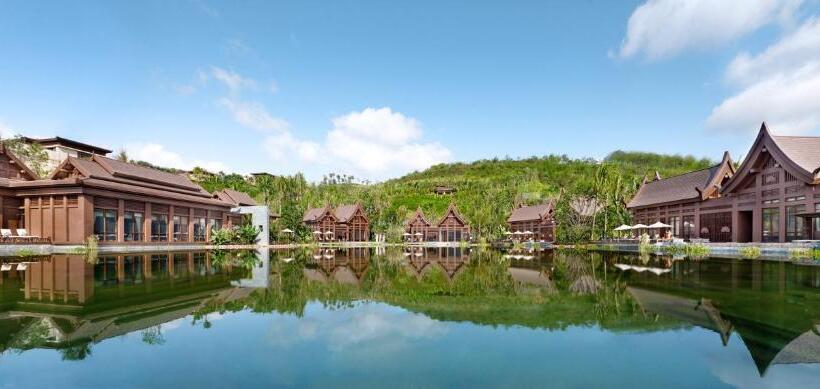 Отель Wanda Vista Resort Xishuangbanna