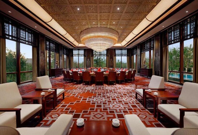 Отель Wanda Vista Resort Xishuangbanna