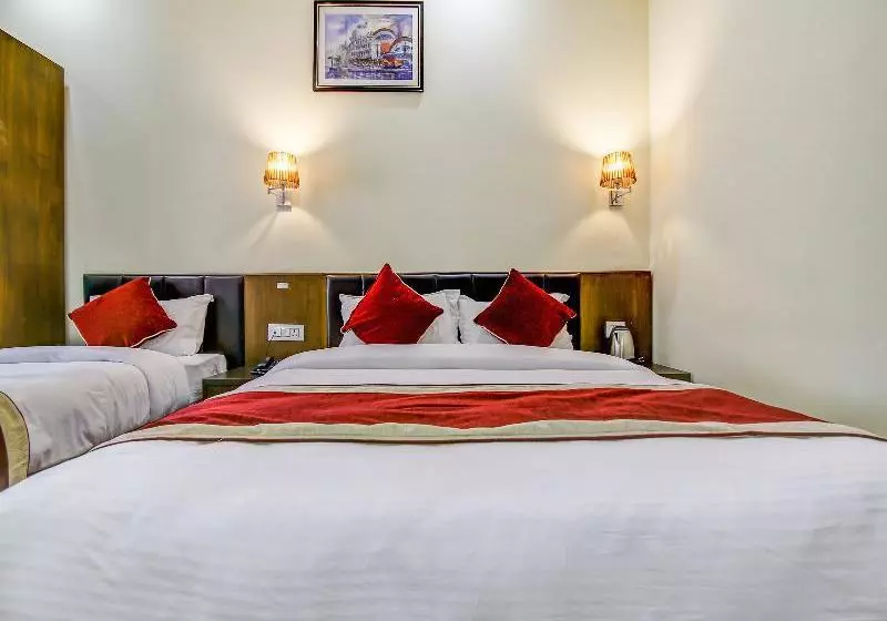 هتل Amrapali Cottage By Oyo Rooms