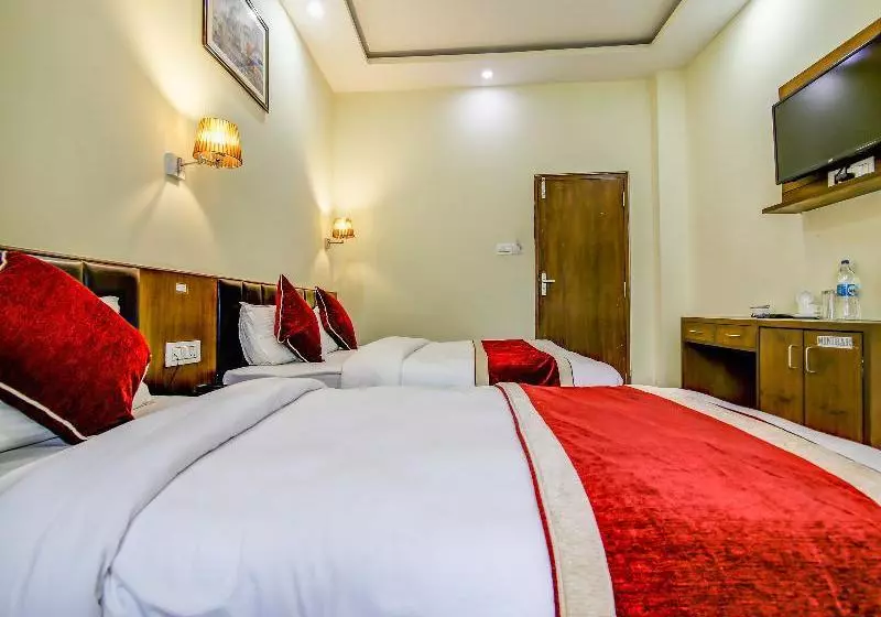 هتل Amrapali Cottage By Oyo Rooms