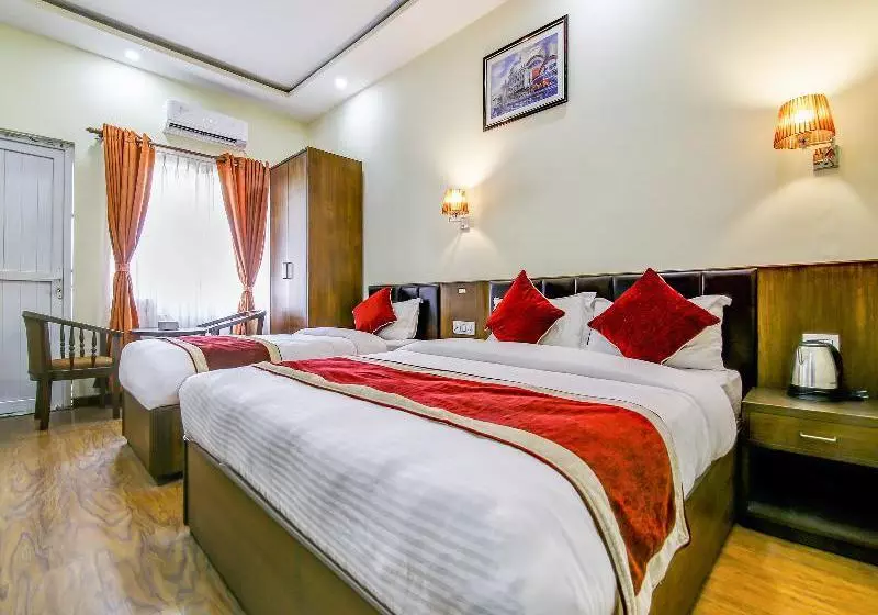 هتل Amrapali Cottage By Oyo Rooms
