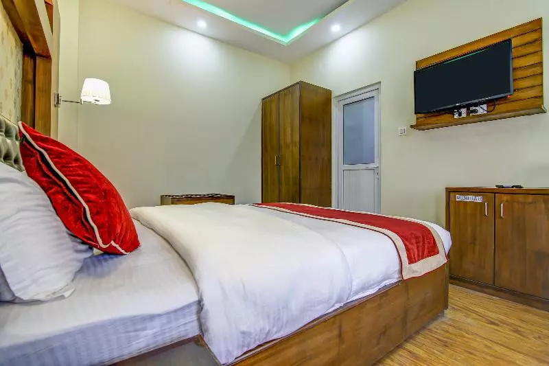 هتل Amrapali Cottage By Oyo Rooms