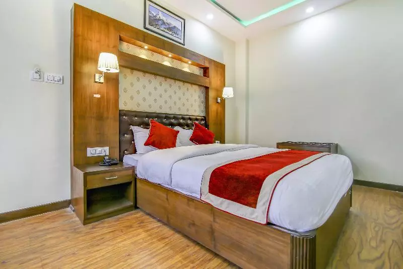 هتل Amrapali Cottage By Oyo Rooms