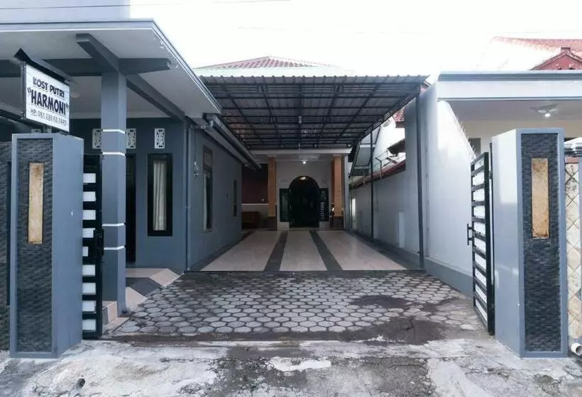 ホテル Oyo 3227 Kost Putri Harmony