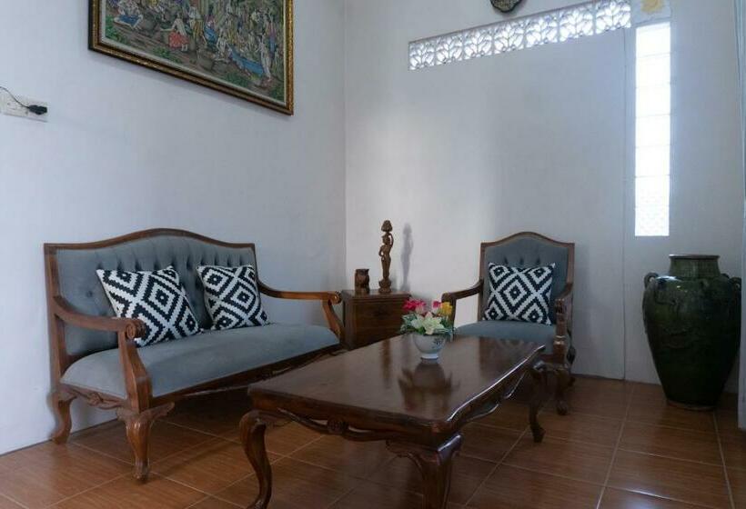 בית מלון כפרי Oyo 3227 Kost Putri Harmony