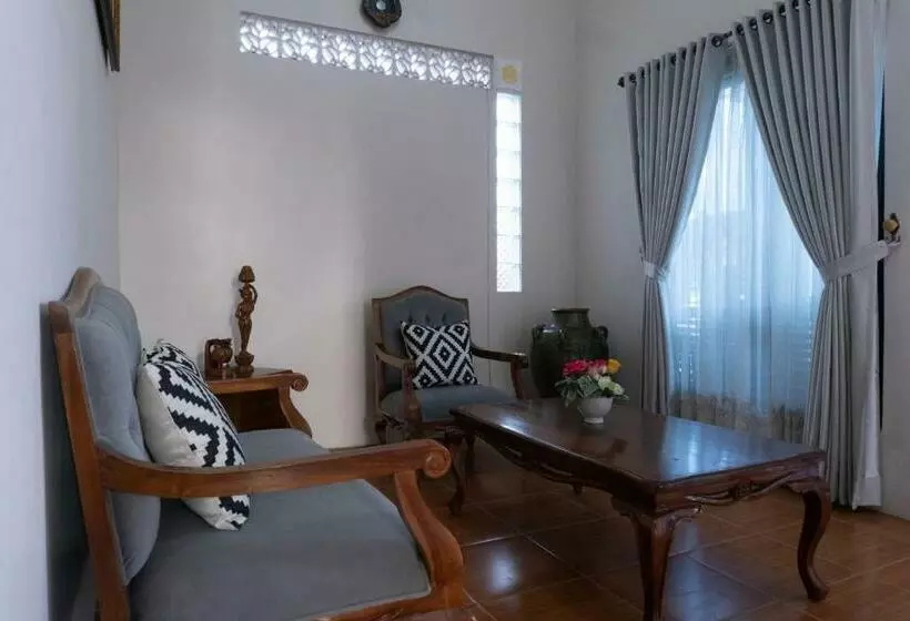 ホテル Oyo 3227 Kost Putri Harmony