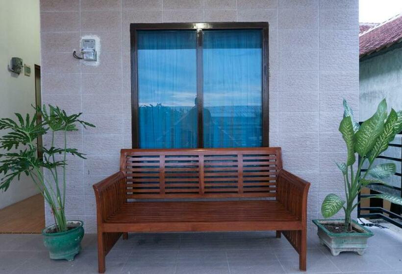 בית מלון כפרי Oyo 3227 Kost Putri Harmony