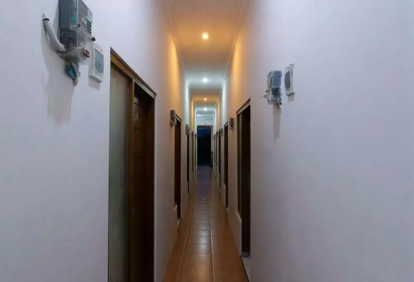 ホテル Oyo 3227 Kost Putri Harmony