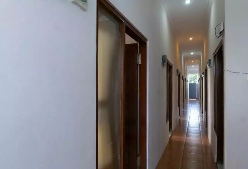 ホテル Oyo 3227 Kost Putri Harmony