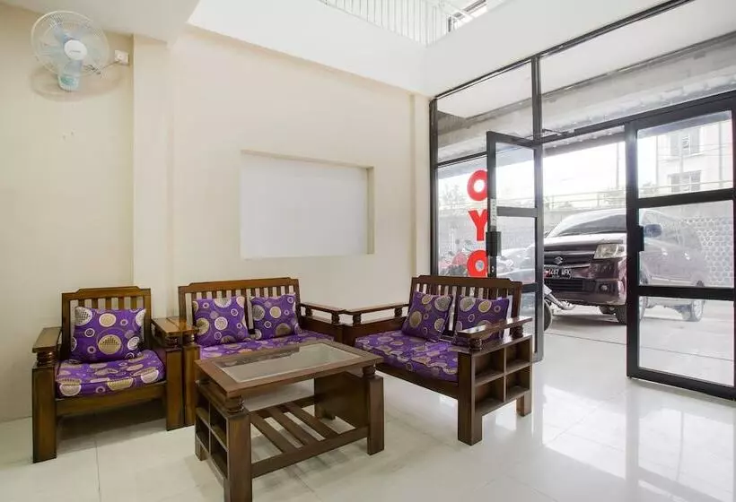ホテル Oyo 3462 Cimindi Residence