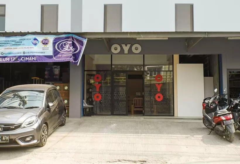 ホテル Oyo 3462 Cimindi Residence