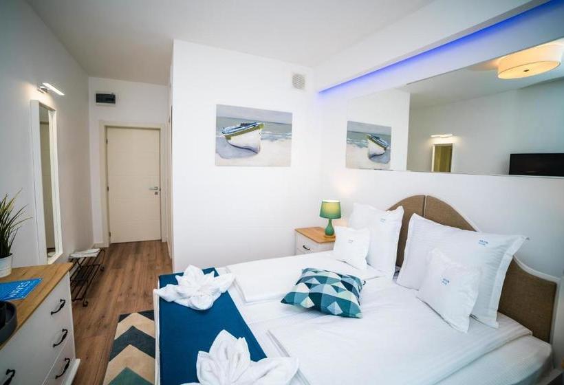 호텔 Club Waves   Vama Veche