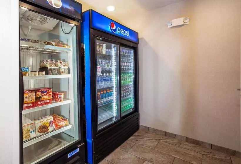 Hotelli Cobblestone Inn & Suites  Brookville