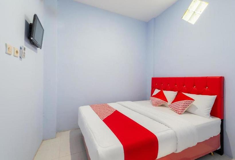Hotelli Reddoorz Near Stadion Wilis Madiun