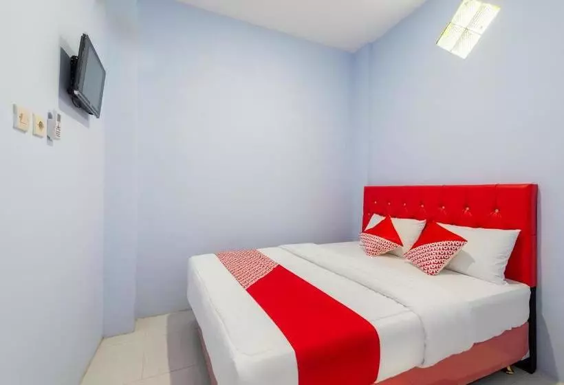 Hotelli Reddoorz Near Stadion Wilis Madiun