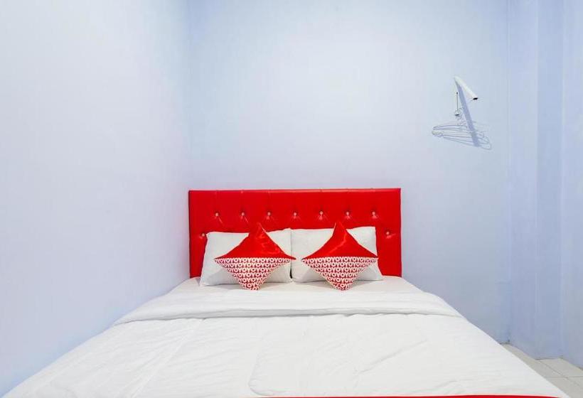 Hotelli Reddoorz Near Stadion Wilis Madiun