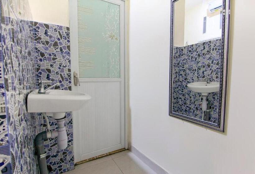 בית מלון כפרי Oyo 3334 Ratu Residence