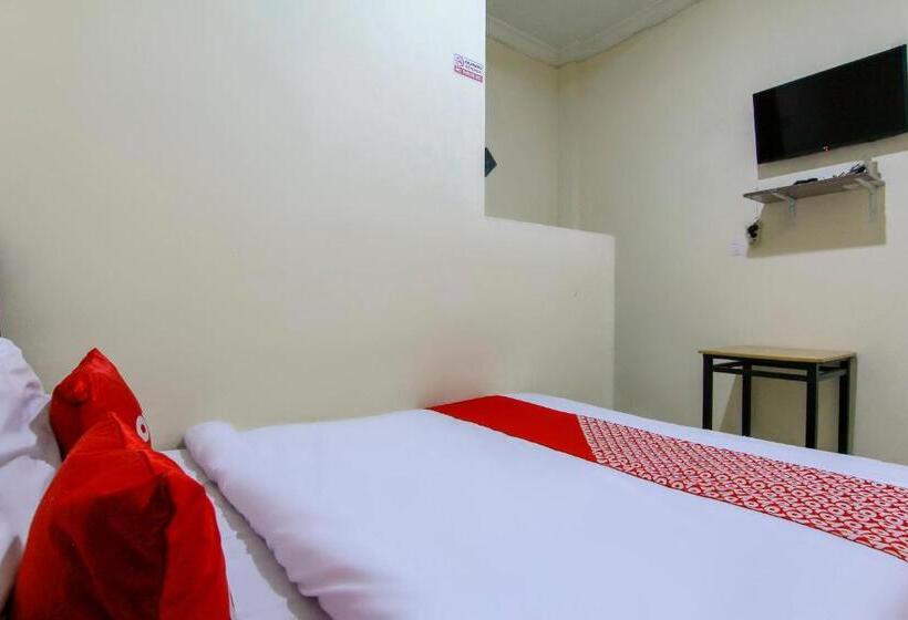 בית מלון כפרי Oyo 3334 Ratu Residence