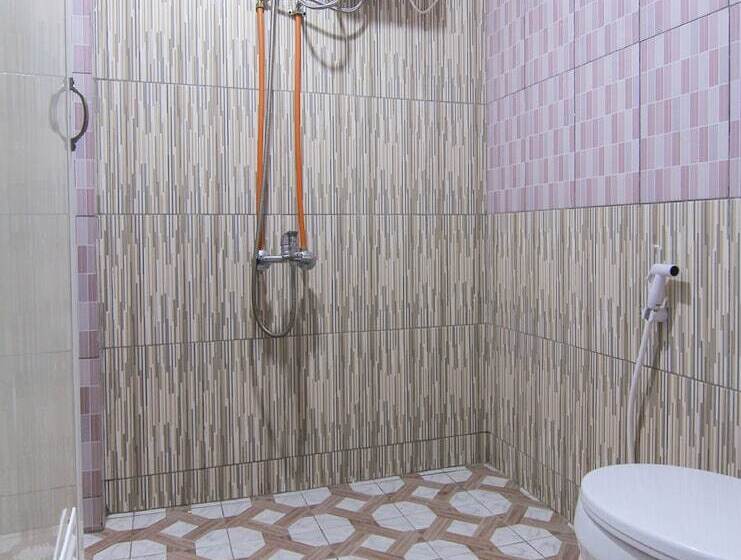 בית מלון כפרי Oyo 3334 Ratu Residence