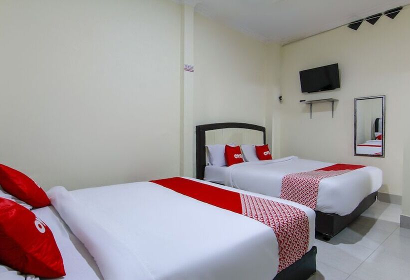 בית מלון כפרי Oyo 3334 Ratu Residence