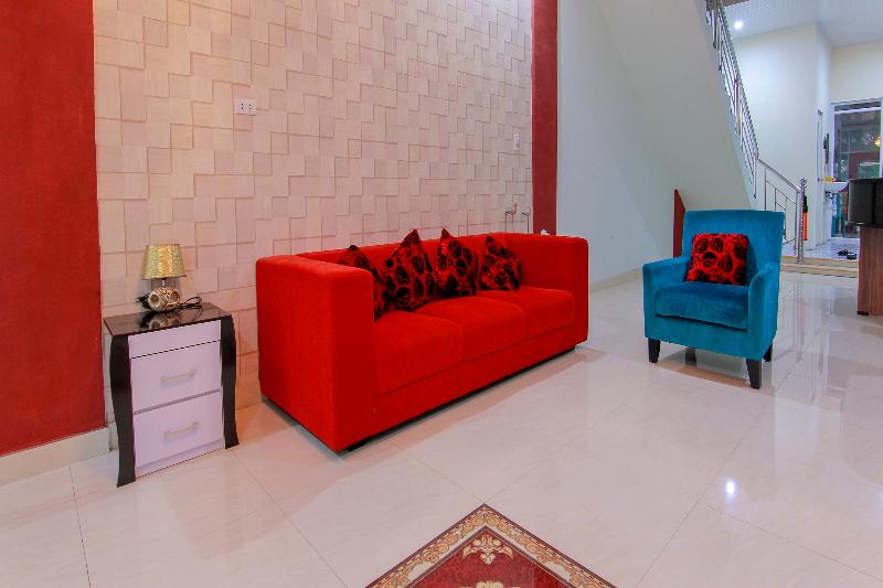 בית מלון כפרי Oyo 3334 Ratu Residence