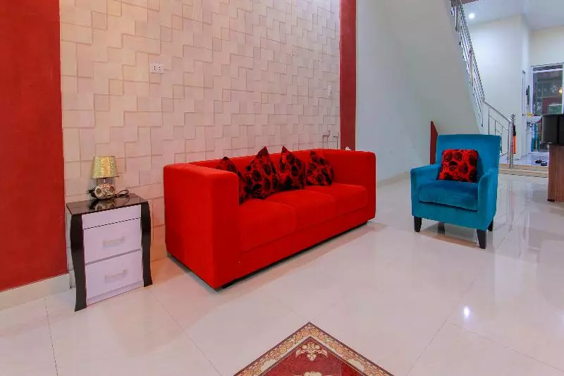 Hotelli Oyo 3334 Ratu Residence