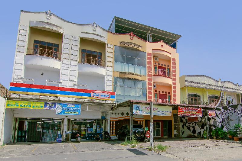 בית מלון כפרי Oyo 3334 Ratu Residence