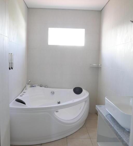 בית מלון כפרי Tirtha Khayangan