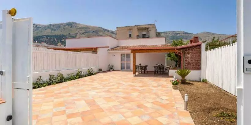 Majatalo Arricàmpati Rooms In Villa & Rent Car Airport