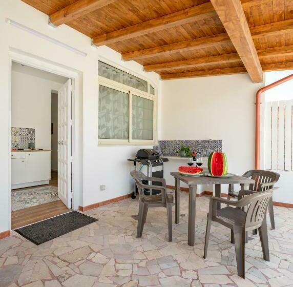 ペンション Arricàmpati Rooms In Villa & Rent Car Airport