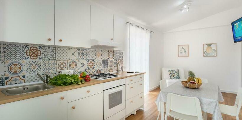 ペンション Arricàmpati Rooms In Villa & Rent Car Airport