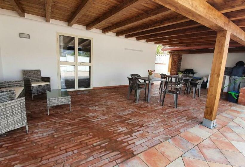 ペンション Arricàmpati Rooms In Villa & Rent Car Airport