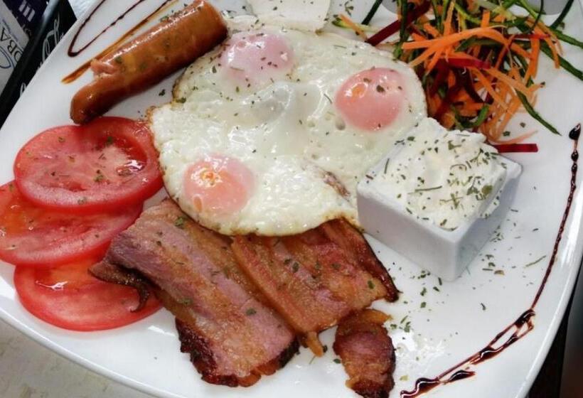 تختخواب و صبحانه Crystal Lights