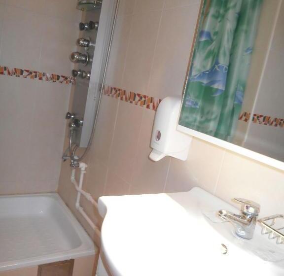 تختخواب و صبحانه Crystal Lights