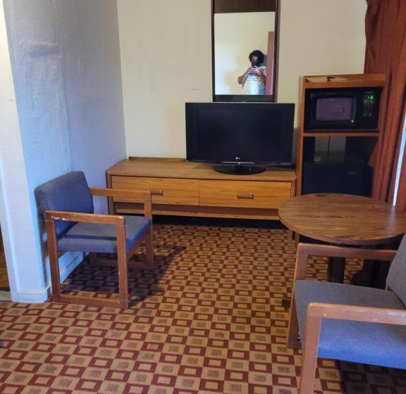 汽车旅馆  Relax Inn Ranger