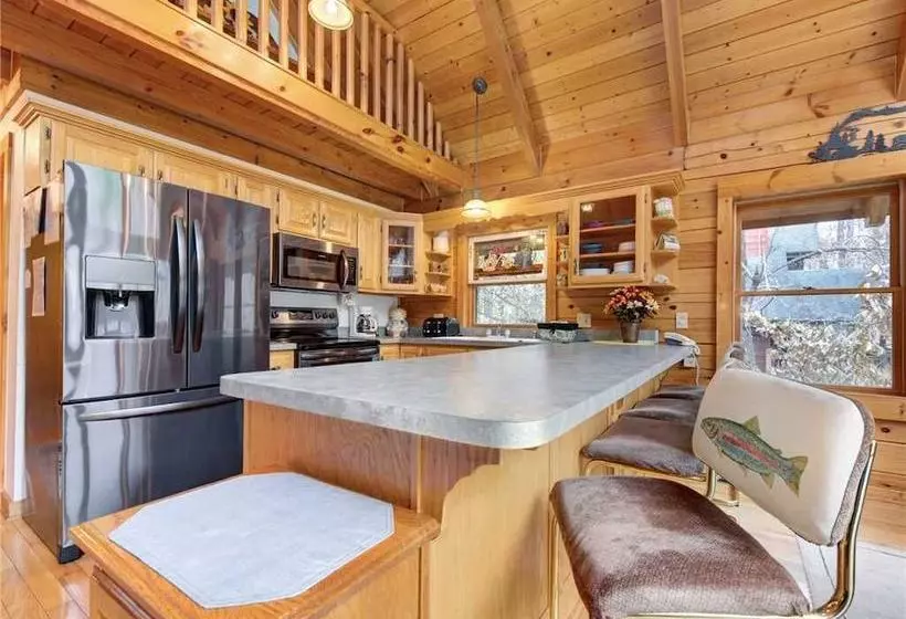 Amazing River Retreat, 3 Bedrooms, On The River, Pool Table, Sleeps 8