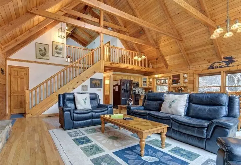 Amazing River Retreat, 3 Bedrooms, On The River, Pool Table, Sleeps 8
