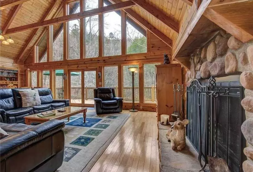 Amazing River Retreat, 3 Bedrooms, On The River, Pool Table, Sleeps 8