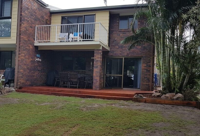 A Beach Break 1/90 Lorikeet Drive