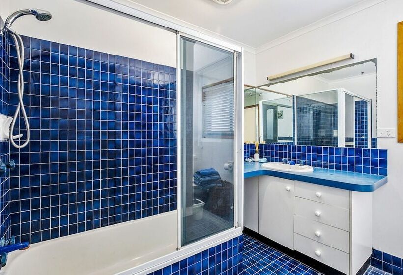 A Beach Break 1/90 Lorikeet Drive