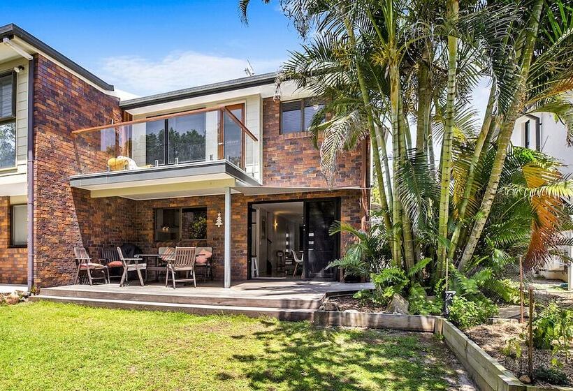 A Beach Break 1/90 Lorikeet Drive