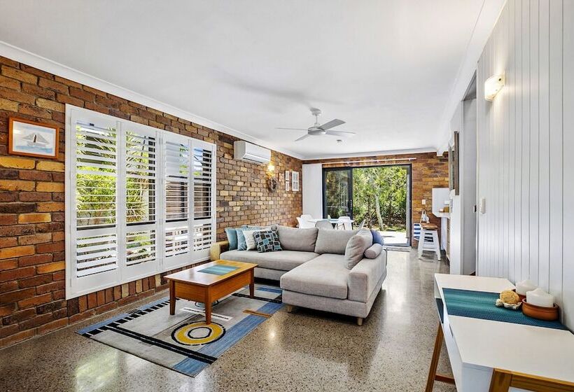 A Beach Break 1/90 Lorikeet Drive