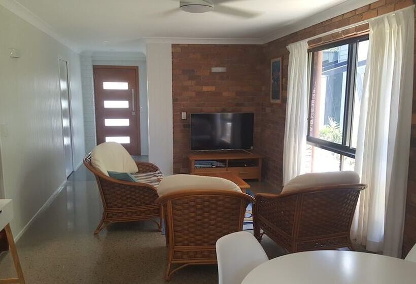 A Beach Break 1/90 Lorikeet Drive